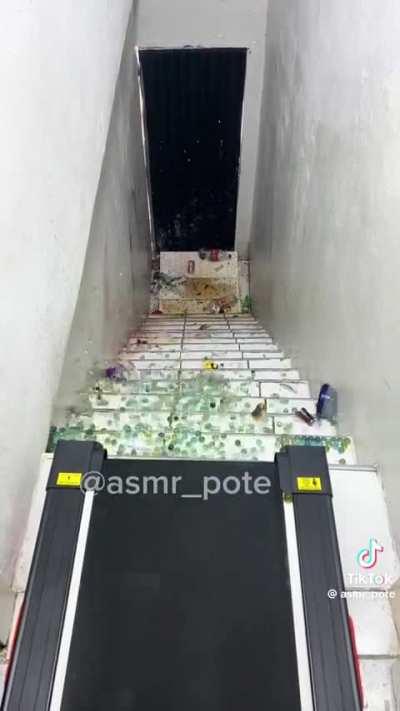 Warum wirkt dieses video wie so ne ASMR Parodie?!? 💀