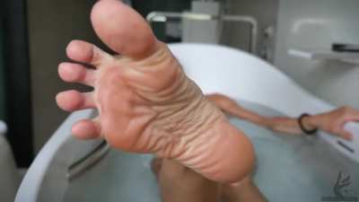 Qween of milk b@thtvb wet wrinkly joi