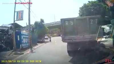 Face Down Ass Up, That's The Way I Like The Truck!