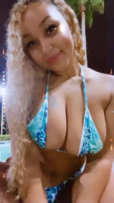 Well Damn 👌... y'all know the vibes...