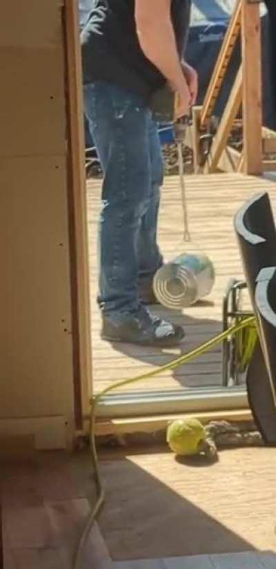 WCGW shaking this paint can