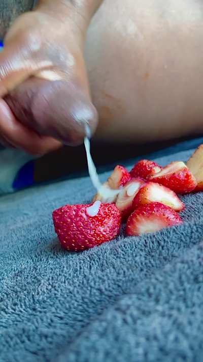 [31] strawberries with cream