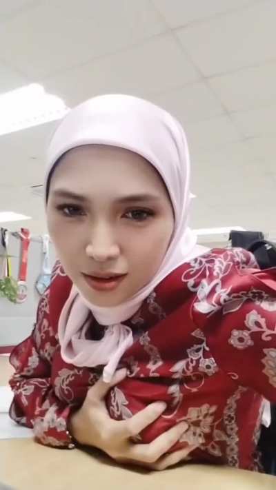 Hijab Malay Woman Gives Secret Sex Tips at Work!