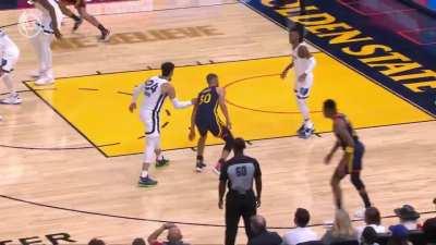 [Highlight] Curry with the and one to start the Warrior run.