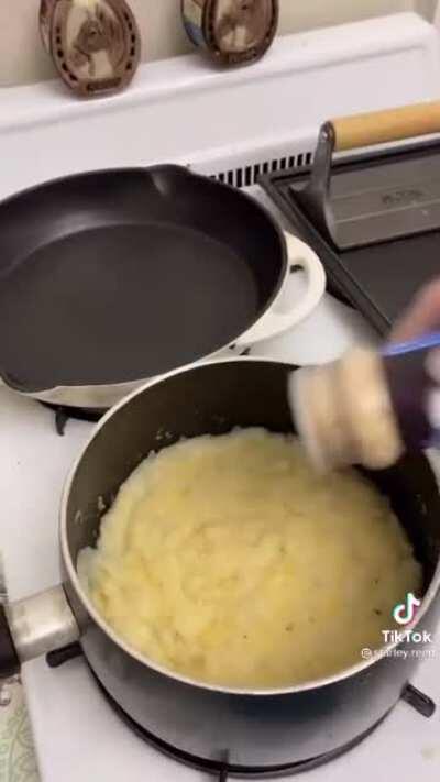 People on TikTok making mashed potatoes out of potato chips