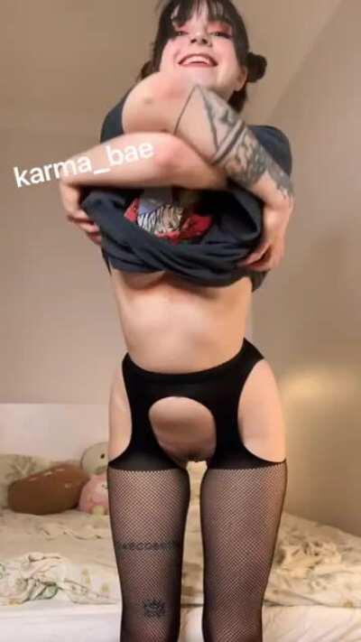 Got these new tights, what do you think?😉 I love how my booty looks in them😛