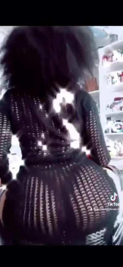 Love how she did this one, plus shes cute 😏 #BussitChallenge