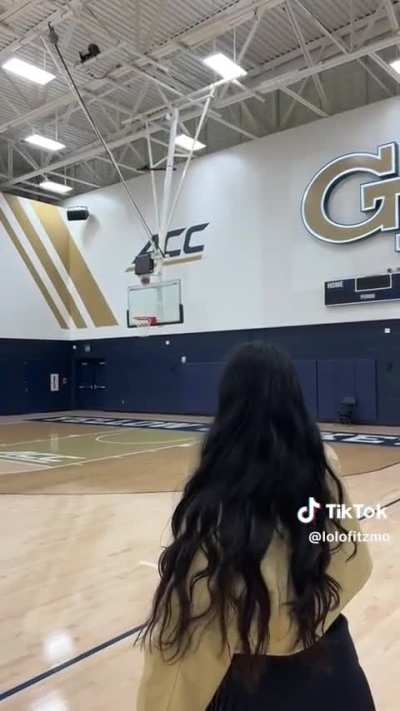 “It’s literally science it’s called a graph” 👩‍🔬🏀 love women in stem