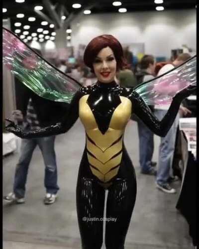 Evilyn13 as wasp. Video by Justin.cosplay