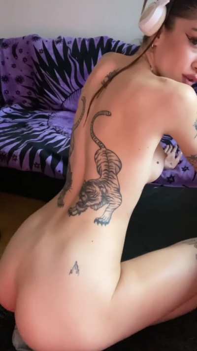 Comenzando un a&ntilde;o nuevo enviando nudes sensuales. Solo di hola y te los enviar&eacute;