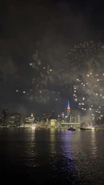 4th of July fireworks from Williamsburg. Happy 4th!!