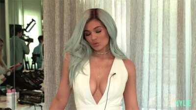 throwback to her mint hair color look