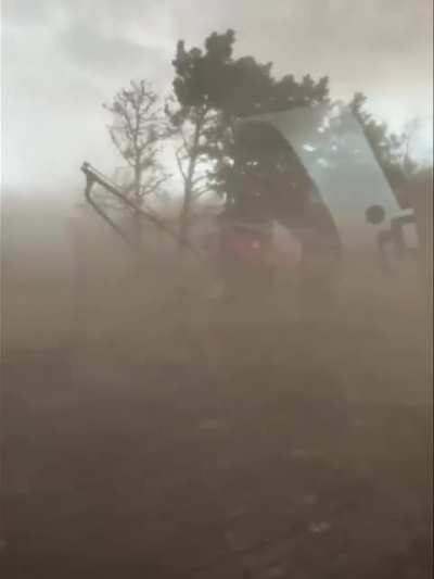 Impresionante ventolera atrapó a trabajadores en Balcarce