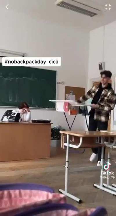 #nobackpackday Romania