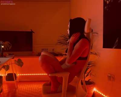 Here’s a BTS from my new truth or dare apple bobbing Halloween special 🎃 out tonight on the main feed of my OF/Fansly pages! 👻