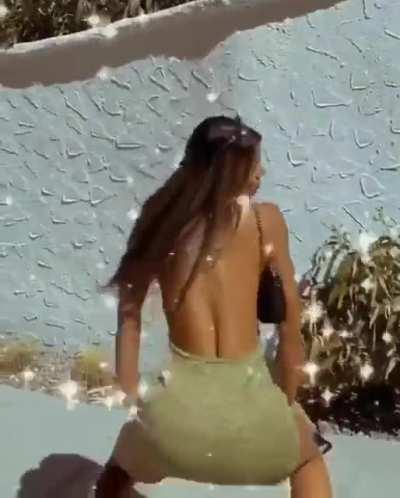 mini skirt Twerk (no bra)