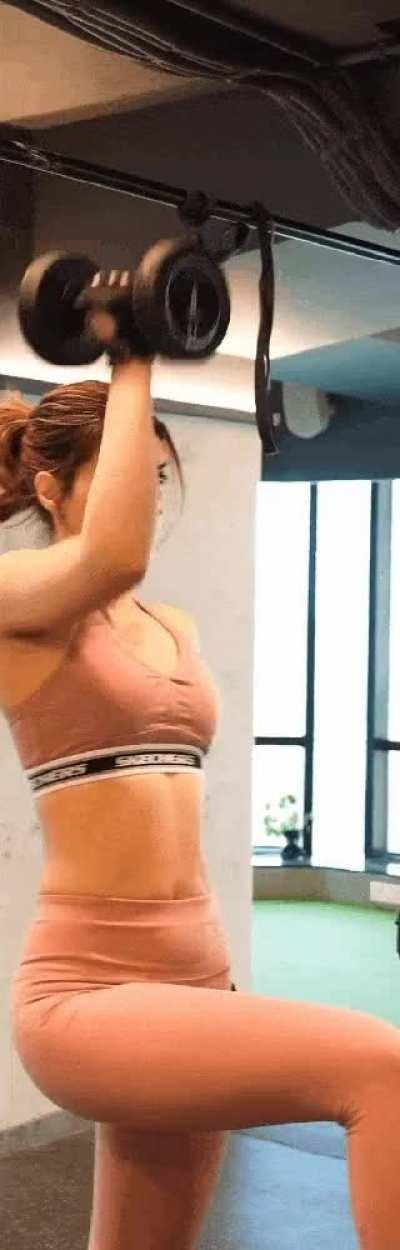 Kriti Sanon sweaty pits in gym 👅