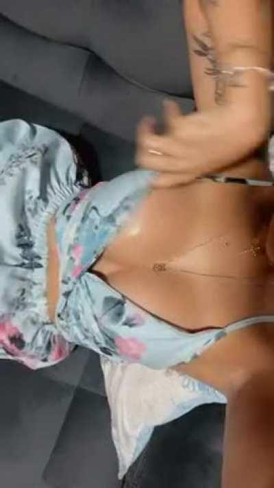 A quick morning boob gif to cheer your sunday mood up!