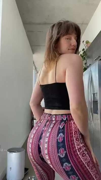 My bubble butt needs some good hard spanks 🥺