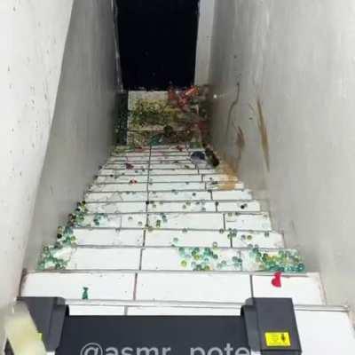 How is this asmr(Heil Spez)