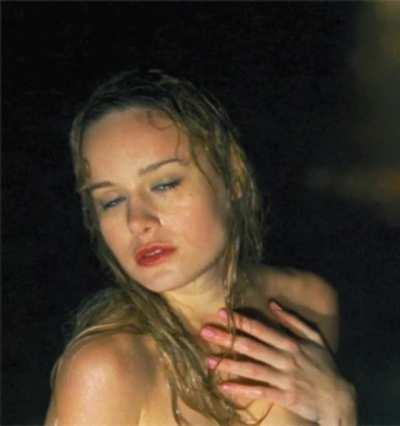 Brie Larson Feeling herseld & that nip slip is just amazing !!!