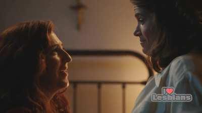 Abbi Jacobson & D'Arcy Carden (A League Of Their Own - s01e04 - Scene #2) *NO MUSIC*