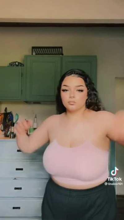 Would kill to see just 1 nipple