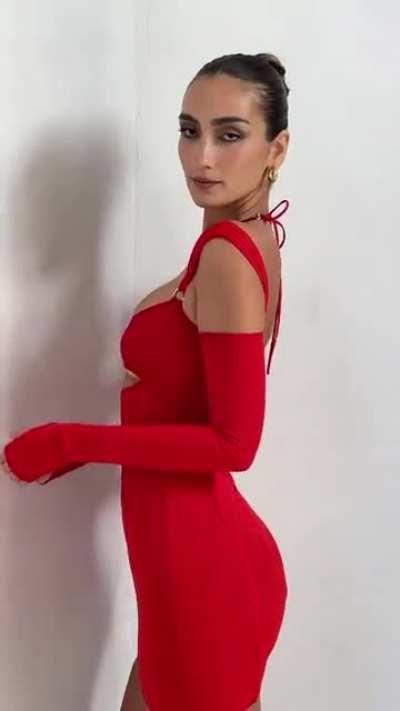 The ever so beautiful, Priscilla Ricart, in a stunning red dress.