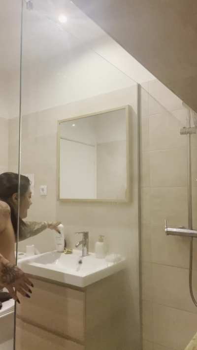 I love men who can make me moan loud
