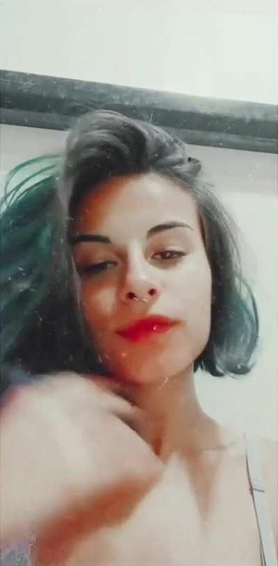 Amiga morena com carinha de safada