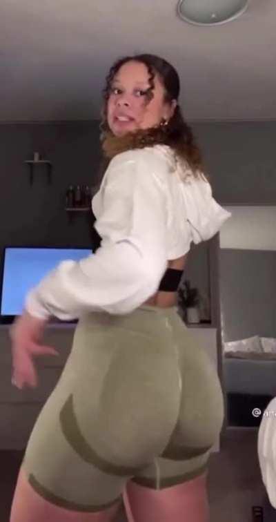 Ana’s huge ass is bigger than her head