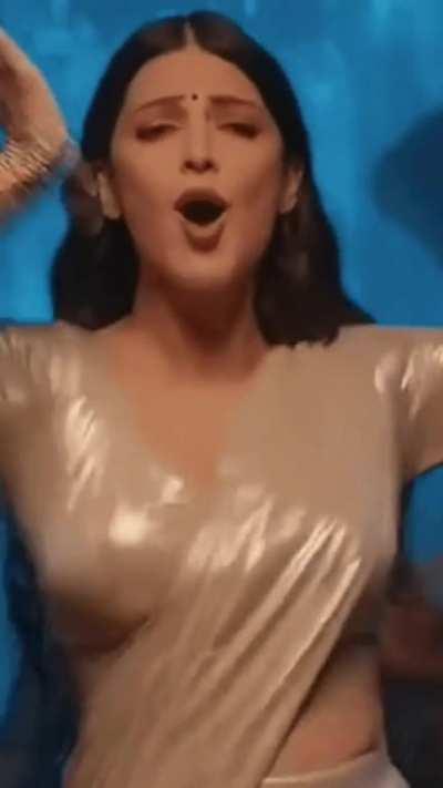 Shruti Hassan jiggling her boobies.