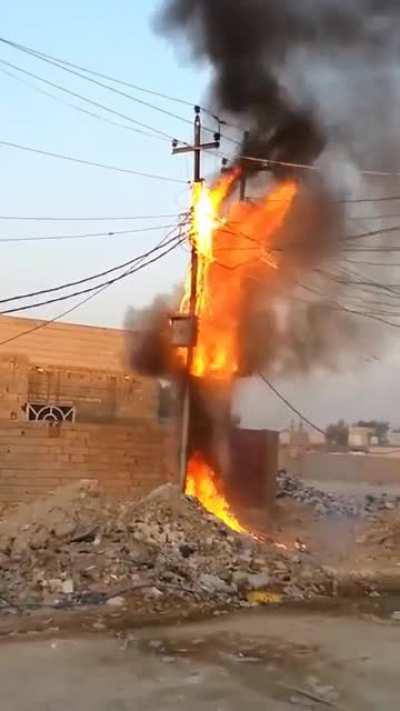 Electric transformer explosion in iraq Baghdad .30/12/2017 (big explosion in 28 s).