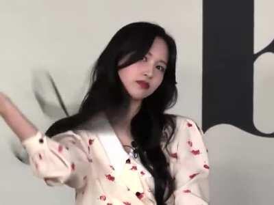 210321 - Mina hairflip