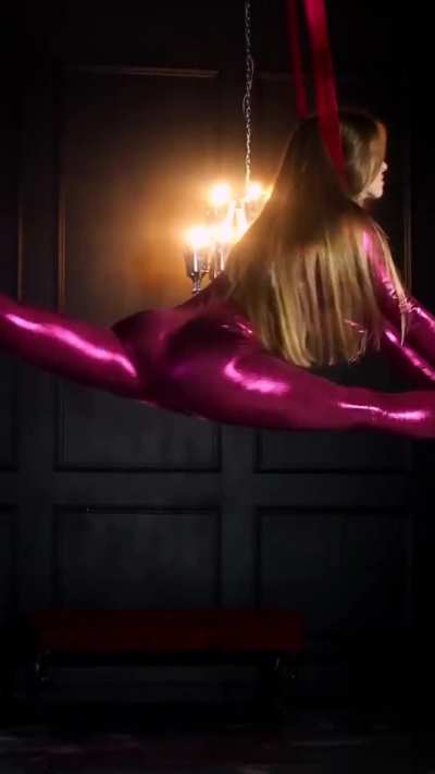 Aerial Acrobat Monika Brozova 🇨🇿