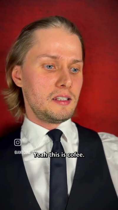 The frenchiest welcoming a French waiter can ever french