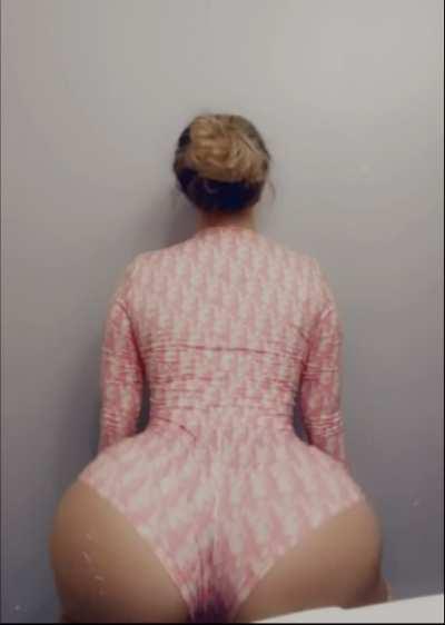 Who shake that ass the best? Me😇 he wanna know how I move on the D