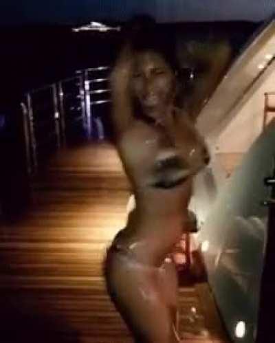 Nicole Scherzinger is ready for a Fan-Gangbang