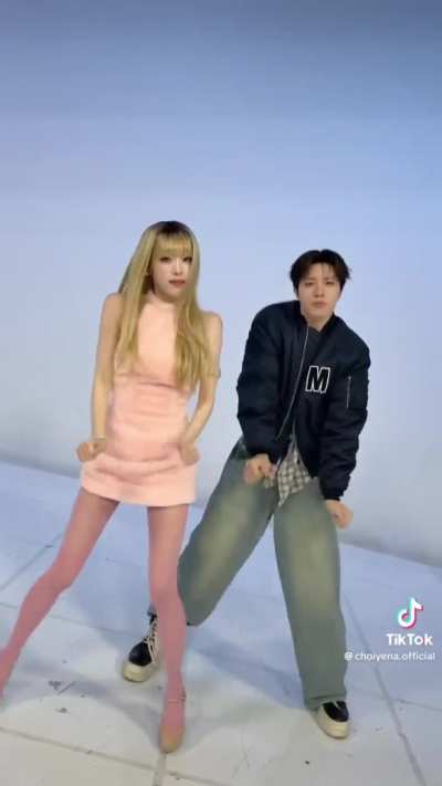 260327 Yena 'Catch Catch' dance challenge w/ Junghwan