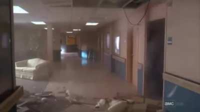 Gustavo Fring dies in work at a pizza place!! 😱😱😲😲