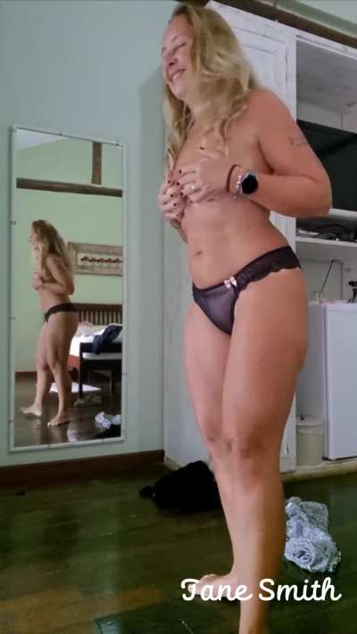 Today is my birthday but the gift it's for you!! Wish a beautiful day like mine!! (53y)