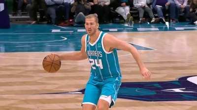 [Highlight] Kelly Oubre cuts and double-clutches a powerful jam!