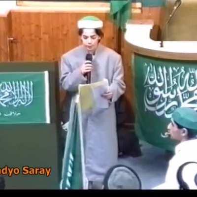 (Atıldıysa bilmiyordum) Kemalizm ne ara dünyaya yayıldı da hilafeti kaldırdı :D ? Z neslinin utancı.