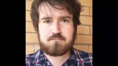 [Haiku] Man takes a photo of himself 30 times a second every second for 12 seconds