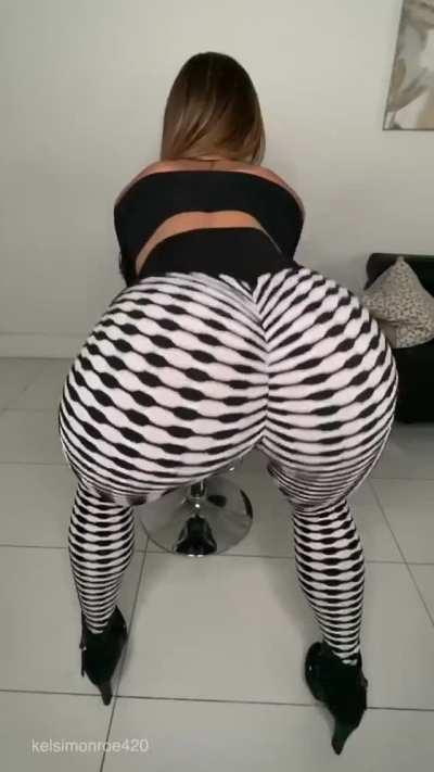 Flash Sale! Only $4.99 for the next 24 hrs on my FANTIME! Watch this full fuck flick now!