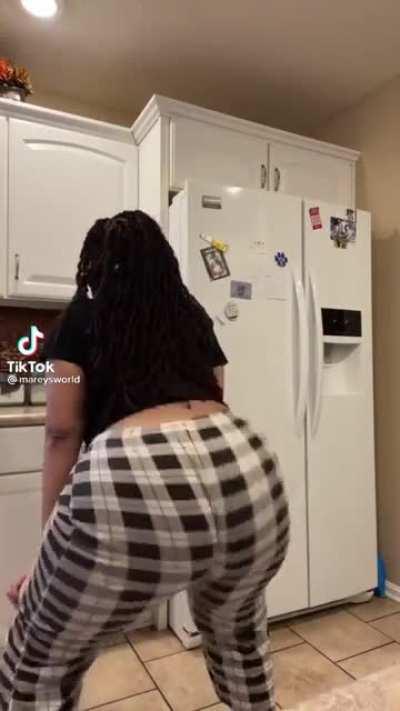 Looks So Soft & Jiggly🤤🍑