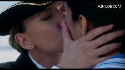 scarlett johansson lesbian kiss in (my mother's wedding)
