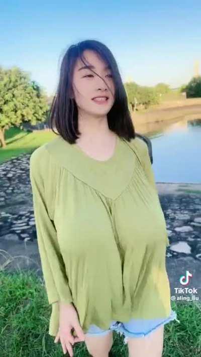 Asian Hooters part deux @aling_liu