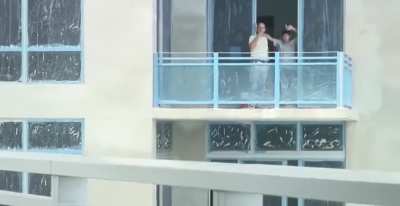 Balcony show
