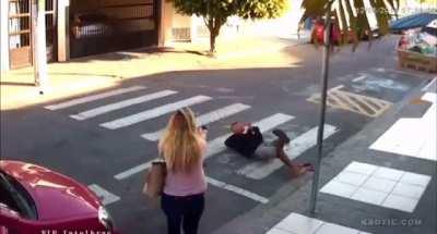 Angry mom pops armed robber